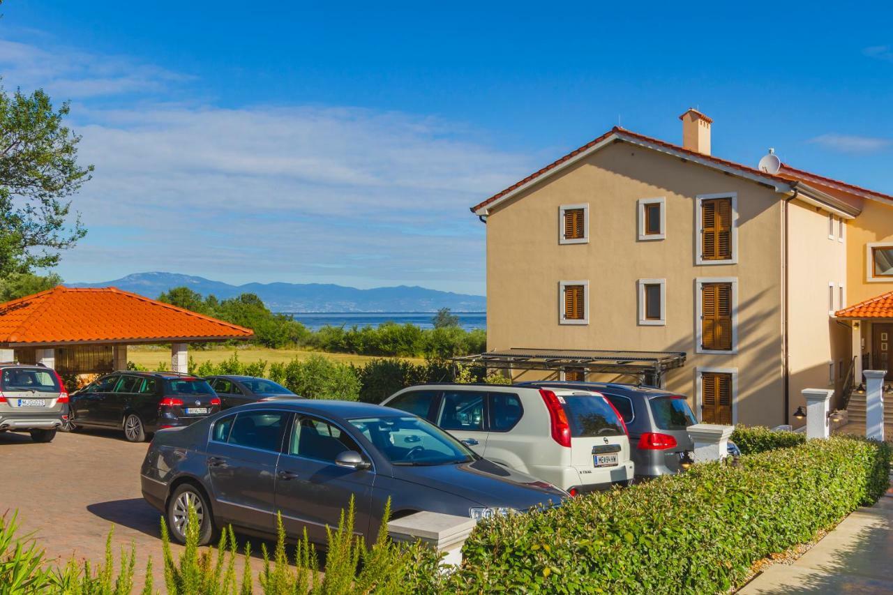 Luxury Apartments Villa Matea 2 Malinska Buitenkant foto
